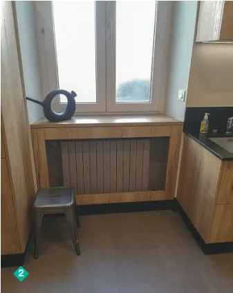 Le coffrage du cache-radiateur a été ajouté en cours de travaux