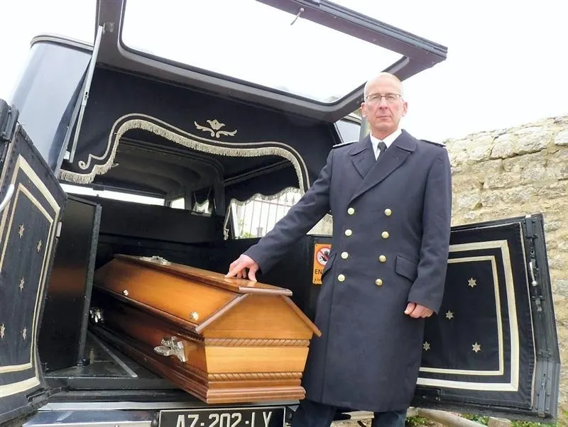 La Phrase Du Jour J Aime Voir La Tete Des Gens Quand Je Fais Les Courses Avec Mon Corbillard Nantes Maville Com La Phrase Du Jour J Aime Voir La Tete Des Gens Quand Je Fais Les Courses Avec Mon Corbillard Nantes Maville Com