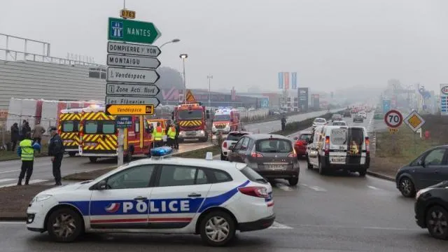 la roche accident aux flaneries la circulation perturbee la roche sur yon maville com