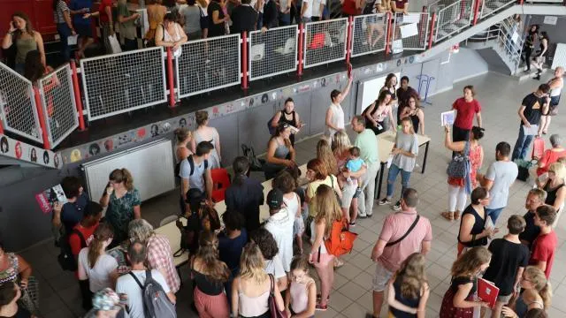 Falaise 600 Personnes A La Bourse Aux Livres Du Lycee Louis Liard Caen Maville Com