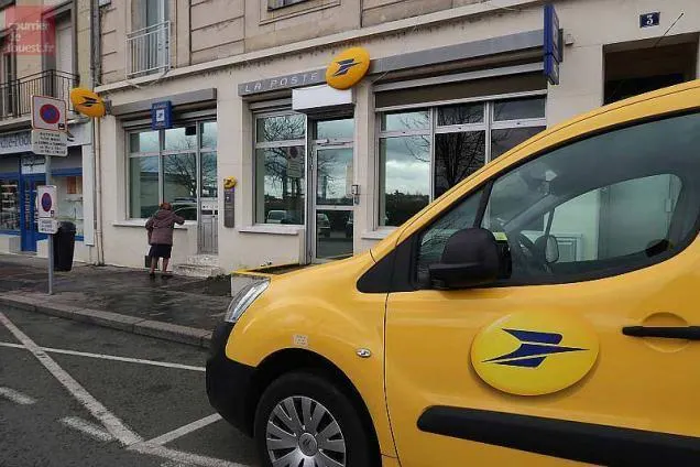 Saumur Les Bureaux De Poste De La Gare Et De Saint Hilaire Sur La Sellette Angers Maville Com Saumur Les Bureaux De Poste De La Gare Et De Saint Hilaire Sur La Sellette Angers Maville Com