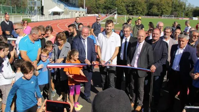 Christophe Lemaitre a inauguré la nouvelle piste synthétique. Ouest-France photo christophe lemaitre a inauguré la nouvelle piste synthétique. © ouest-france