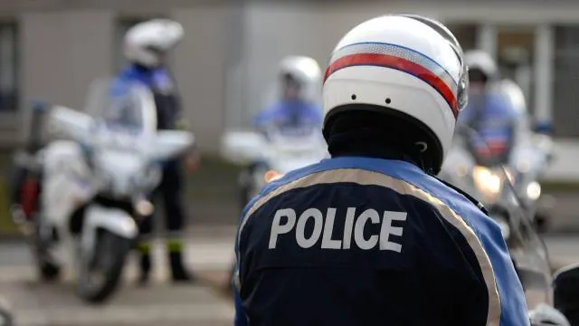 photo vers 7?h, ce samedi matin, un motard de la police a été renversé par un automobiliste ivre. &copy; archives
