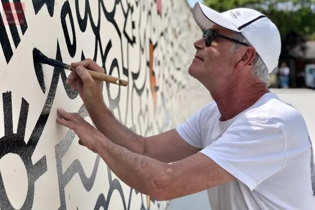 Angers Son Mur Sympathique Egaie Le Parking De L Ancienne