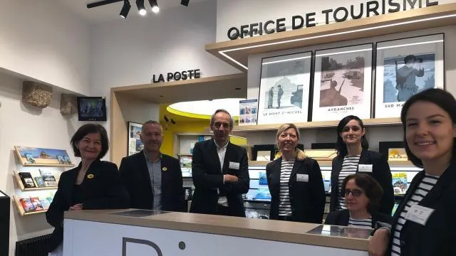 Une Premiere En France Au Mont Saint Michel La Poste Et L Office De Tourisme Reunis Angers Maville Com