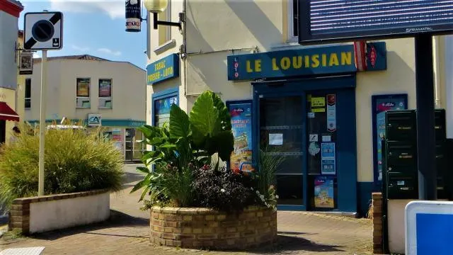 Loire Atlantique Braquage Dans Un Bureau De Tabac De Divatte Sur Loire Un Helicoptere Engage La Roche Sur Yon Maville Com