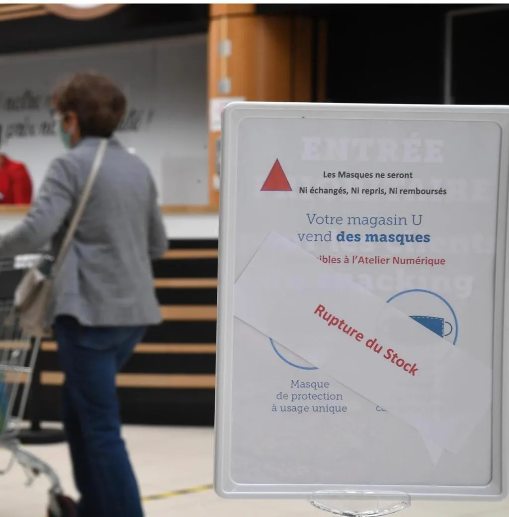 pres d angers insolite 300 masques vendus en 20 minutes au hyper u de murs erigne cholet maville com