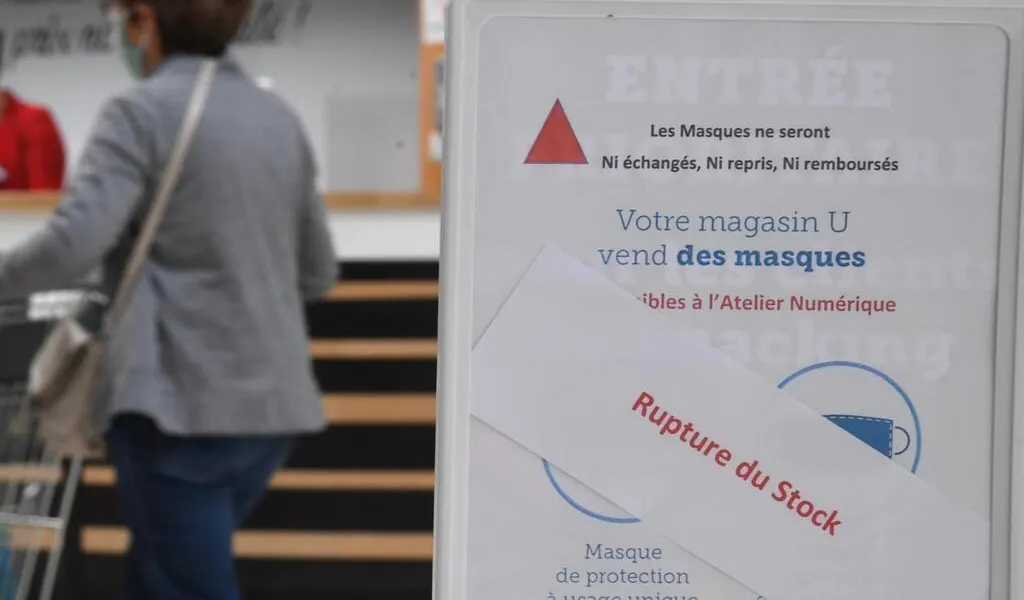 pres d angers insolite 300 masques vendus en 20 minutes au hyper u de murs erigne cholet maville com