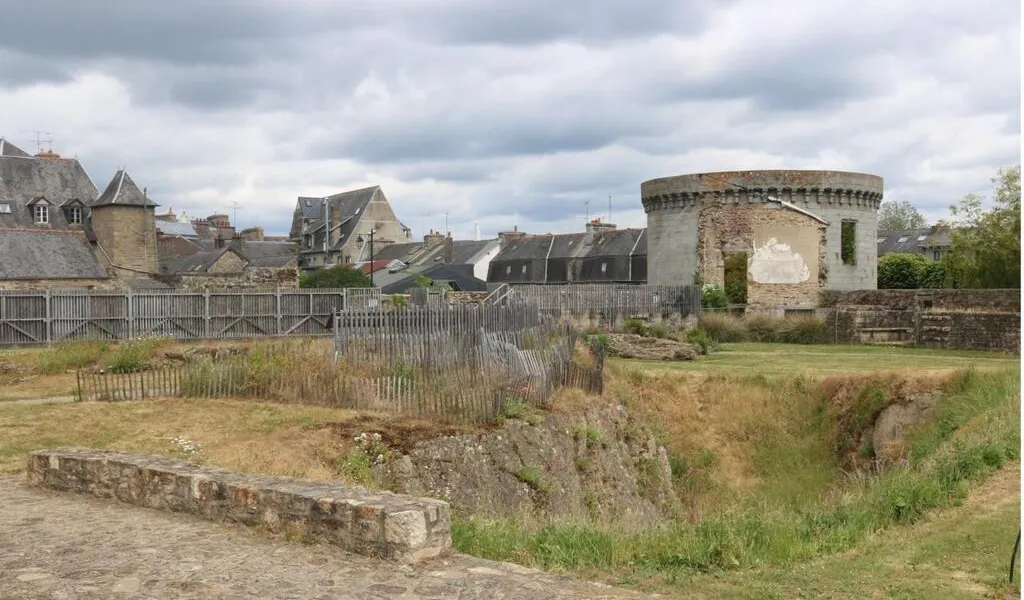 Guingamp. Le château de Pierre II