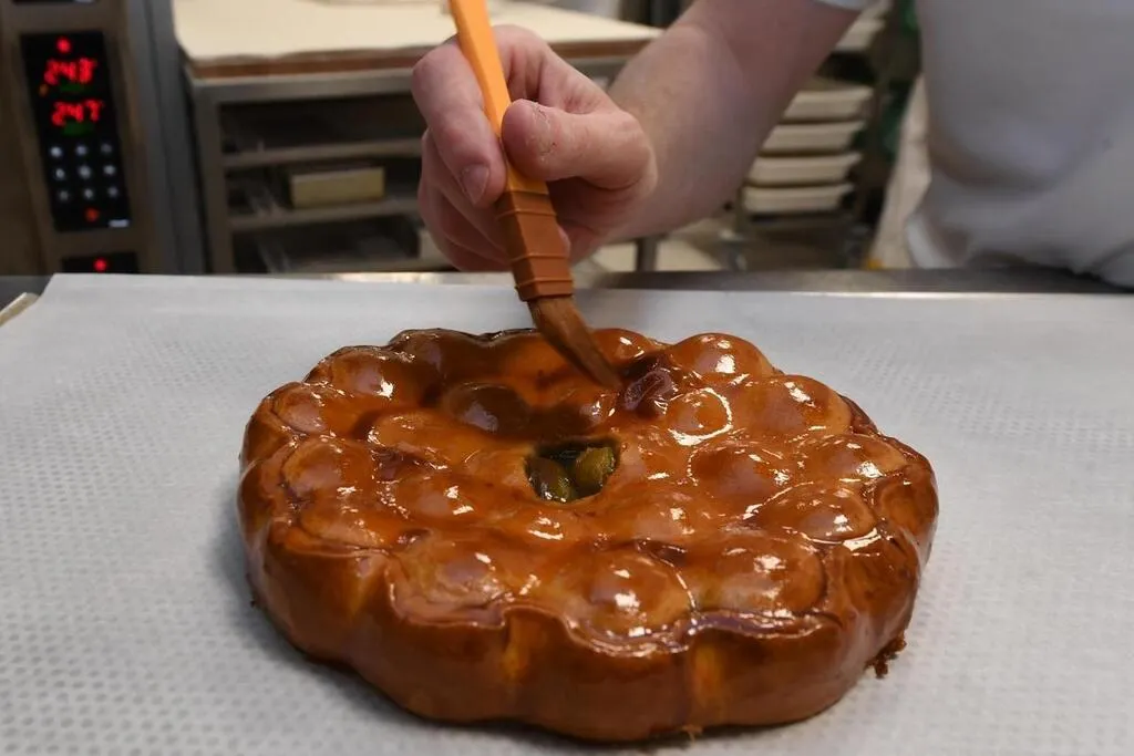 Maine Et Loire Le Premier Champion Du Monde De Pate Aux Prunes Est Trelazeen Angers Maville Com