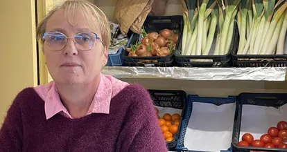 photo  soizic viaud tient un bar, restaurant, épicerie à sœurdres depuis 29 ans. elle est ouverte sept jours sur sept mais devrait partir à la retraite dans un an. 